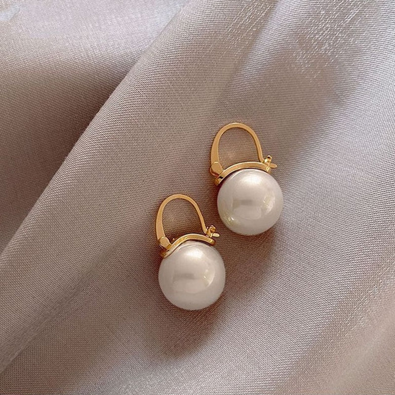 2022 New Cute Pearl Studs Hoop Earrings for Women Gold Color Eardrop Minimalist Tiny Huggies Hoops Wedding Fashion Jewelry